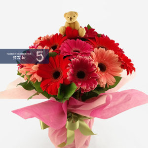 Assorted Pink & Red Dasiy Arrangement 粉紅色&紅色非洲菊瓶花