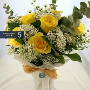 Yellow Roses Arrangement 黃玫瑰瓶花